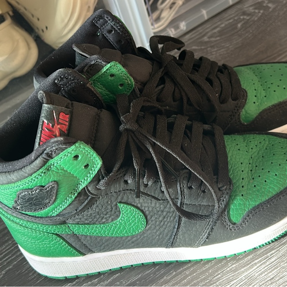 Nike Black & Green Air Jordan 1 Mid Sneakers